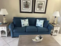 Lovely 1 Bedroom unit on second floor in paradise
