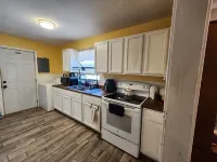 game day weekend! charming 2-bedroom in meadowbrook. Hotels in Clay County