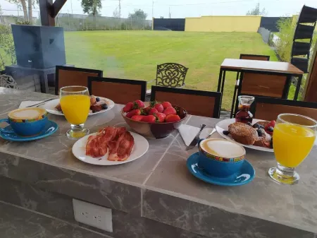 Andes mountain retreat. 10 minutes from colonial Latacunga. Pet-Friendly! Отели рядом с достопримечательностью «La Catedral»