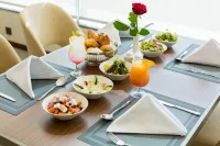 Clarion Hotel Jeddah Airport - breakfast