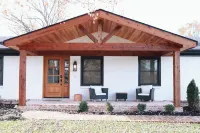 Cozy Home Near Bourbon Trail, & KY Derby, Large Covered Patio, Fenced Backyard