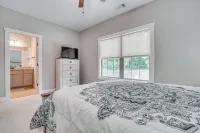 Hot Tub & EV Charger: Helen Getaway w/ Views! - 3-Star