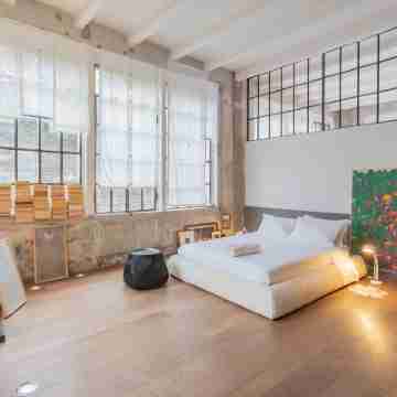 Design Loft with Private Parking Rooms