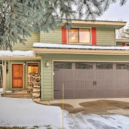 Modern Home w/ Patio: 3 Mi to Beaver Creek Resort!