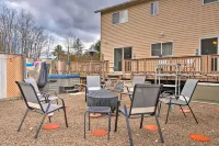 Private Hot Tub & Fireplace: Poconos Home! - que admiten mascotas