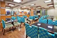 Holiday Inn Express & Suites Kimball by IHG