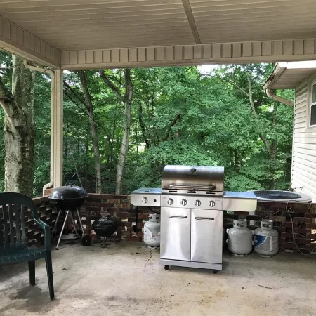 Kentucky Lake Waterfront Home, dock, 4 large BR, new kitchen in 2019