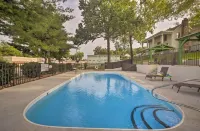 Downtown Branson Cottage