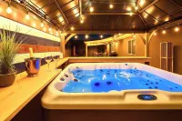 Wknd@Bernies 2Homes-2HotTubs-GAME ROOM, Private Compound--Amazing H2O/Mtn Views!