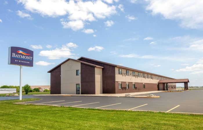 Baymont by Wyndham Oshkosh Airport