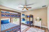 5 Mi to Weeki Wachee Springs! Poolside Retreat - Homestays