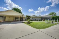 11 Mi to Nola: Westwego Home w/ Sunroom!