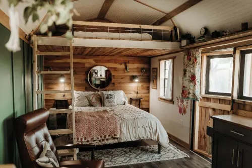 Private tiny cabin- 10 minutes from Dale Hollow Lake!