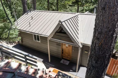 The Pinecone House- EV Charger+Dog Friendly+Views! Hotel in zona Arrowbear Lake