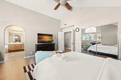 Near ONT Spacious 4BR Family Retreat Safe Area Hotel in zona Graber Olive House