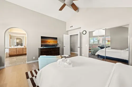 Near ONT Spacious 4BR Family Retreat Safe Area