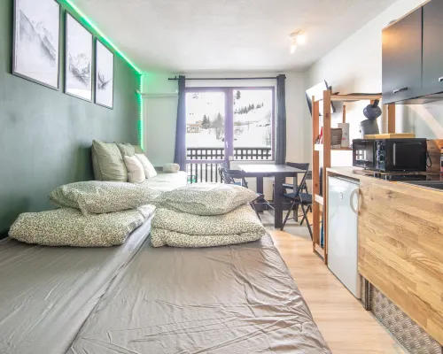 Cozy Mountain Retreat with Balcony Hotels in Chamrousse