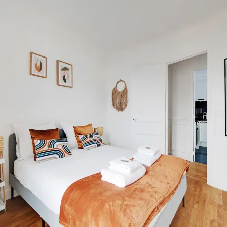 Cozy Apartment 2Bdr/4P - in the Heart of Suresnes