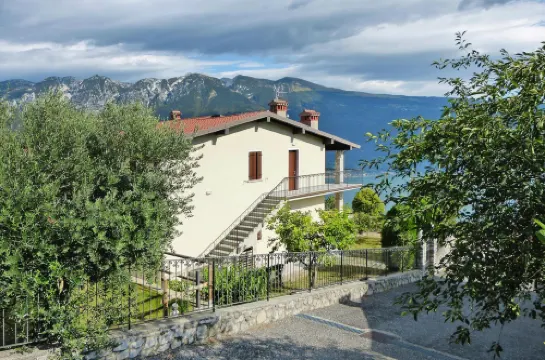Apartment in Tignale with Lake Garda Views