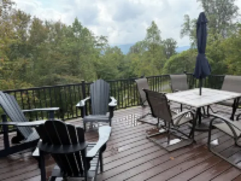 Luxurious 5-bedroom house off Nelson 151 in Nellysford Hotels in Rockfish