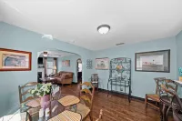 2 Bdr, 1 Bath, 4 Guests: Entire Cozy Cottage Historical Tyler Azalea District