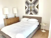 3-bedroom townhome in walkable Rockridge close to UC Berkeley and SF.