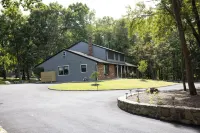 Spacious 5-bedroom house in the woods in Cold Spring just 5 minutes from town