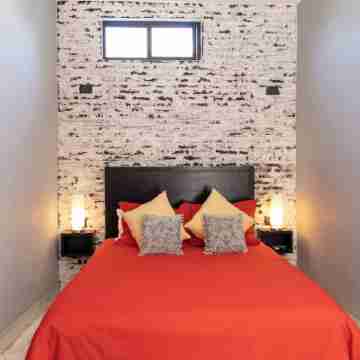 Cozy Studio Apartment.  Pet Friendly! Rooms