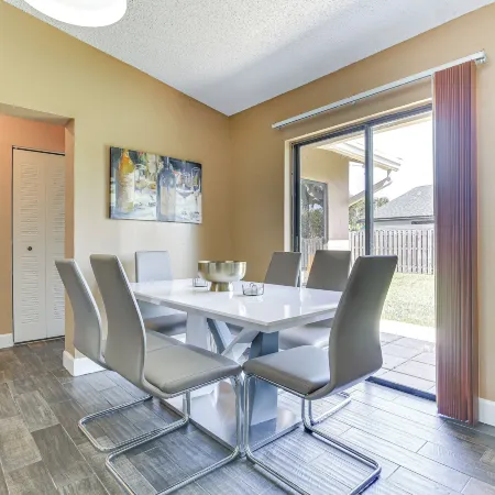 Pet-Friendly Sunrise Escape w/ Patio, Near Beaches