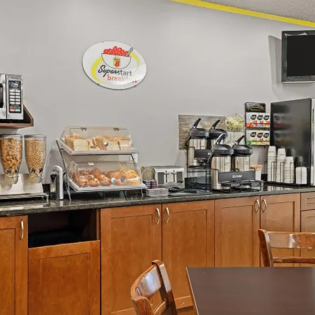Super 8 by Wyndham Thunder Bay