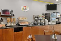 雷霆灣溫德姆速8飯店 - 早餐