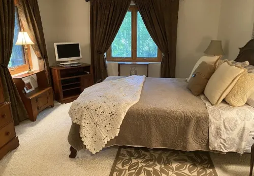 Craftsman Style Brick Cottage 1937 downstairs apartment Hotels in Tryon