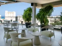 Mercure Larnaca Finikoudes Beach