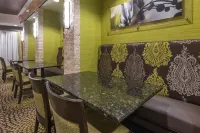 Holiday Inn Express & Suites HAYS by IHG - breakfast