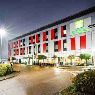 Holiday Inn LONDON - LUTON AIRPORT by IHG Hotel Exterior