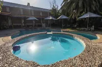 La Casa Roja Hostel - С бассейном