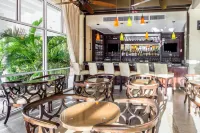 Comfort Suites Paradise Island - Bars