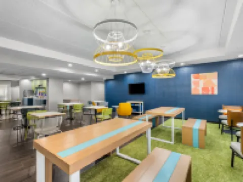 Spark by Hilton Green Bay Hotels in Brown County