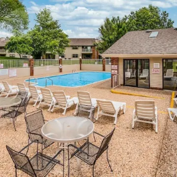 Great Escape II - Resort Style 2 Bdr Condo on Golf Course w/ Pool!