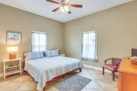 Family-Friendly Waterfront Oasis: 7 Miles to Beach - balcony