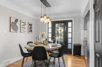 The Drift House- Spacious Boho Family Retreat- 4 Bds, 2 Baths, 6 TVs, Movie Room Hotels in Clinton Township