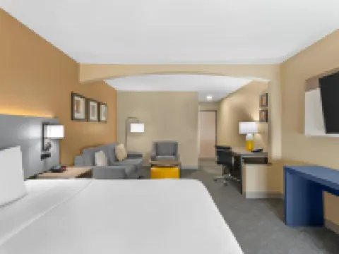 Comfort Inn & Suites Kansas City - Northeast Hotels in Chouteau Township