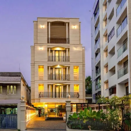 Saravana Grand Suites – A Unit of Saravana Bhavan Veg Tables Kochi Отели рядом с достопримечательностью «Остров Болгатти»
