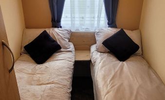 Stunning Holiday Home Beautiful Lakeside Views 15 Mins From Goodwood