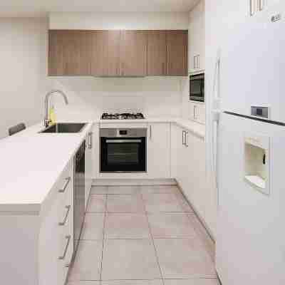 Stylish 2BR Retreat Near UC & Belconnen Mall Rooms