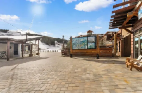 Summit House East #313