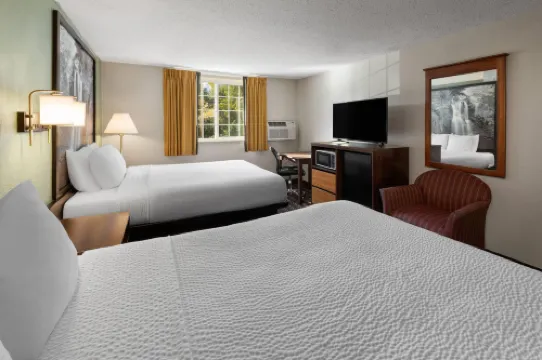 Super 8 by Wyndham Winona MN