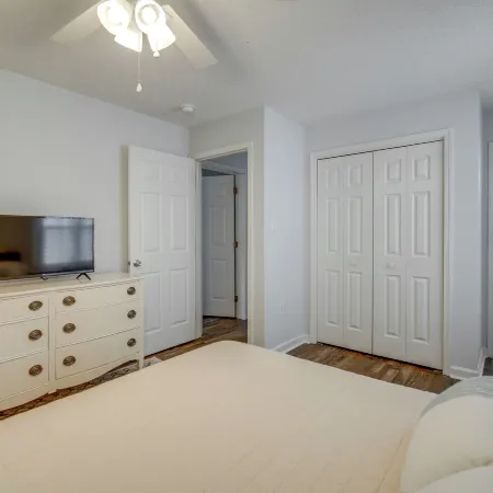 Pet-Friendly Villas Vacation Rental Walk to Bay