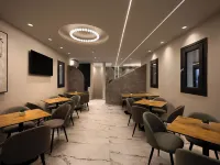 Kudos Suites Firostefani Hotels in Fira