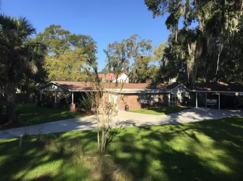 Perfect for PI graduations and Lowcountry getaways, close to PI and Sands Beach.